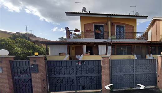 Villetta con giardino e posto auto a Roma all'ASTA