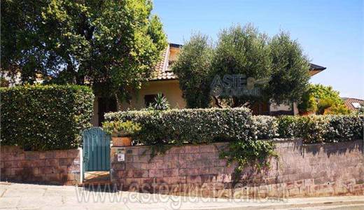 Graziosa villetta con giardino e garage all'ASTA a San Vincenzo(LI)